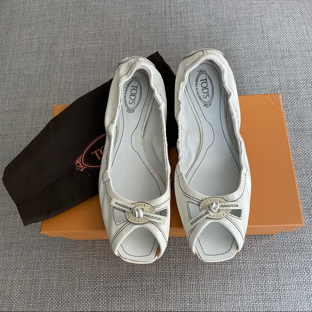 EUC Tod’s Whiskey Penny Loafer White Patent Leather Peep-toe Flats size 6